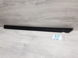 Накладка стекла передней правой двери, ориг. номер A2127251065, Mercedes E-klasse W212 2009-2013