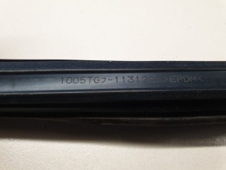 Уплотнитель стекла двери задний правый, ориг. номер 823301CA0B, Infiniti EX QX50 J50