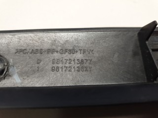 Накладка лобового стекла правая, ориг. номер 9817213677, Peugeot 5008 T87