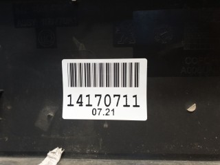 Накладка двери передней левой, ориг. номер 9811404277, Peugeot 3008 P84