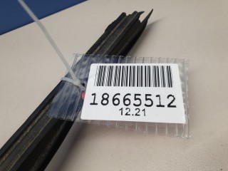 Накладка стекла передней левой двери, ориг. номер 6817205060, Toyota Avensis T27 2011-2015