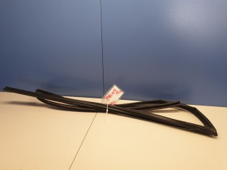 Уплотнитель стекла передней левой двери, ориг. номер 6815147050, Toyota Prius W50