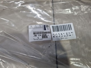 Молдинг двери левый задний, ориг. номер 98114045VV, Peugeot 3008 P84