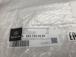 Молдинг рамки передней правой двери, ориг. номер A2537250282, Mercedes GLC-klasse X253 2015-2019