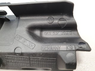 Защитный кожух замка задней правой двери, ориг. номер 5K0837350A, Volkswagen Golf 7 2012-2017
