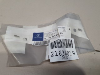 Прокладка левая переднего бампера, ориг. номер A1668890095, Mercedes GL-klasse X166 GL GLS 2012-2016
