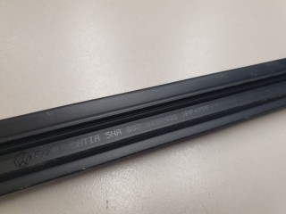 Накладка стекла передней правой двери, ориг. номер 5NA837480, Volkswagen Tiguan 2011-2019