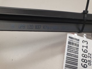 Накладка стекла передней левой двери, ориг. номер 1Z0837479A, Skoda Octavia A5 1Z 2004-2009
