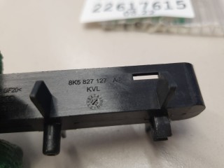 Кронштейн ручки двери багажника, ориг. номер 8K5827127AB, Audi A4 B8 2007-2012