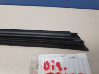 Накладка стекла передней левой двери, ориг. номер LR058548, Land Rover Discovery Sport 2014-2019