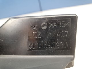 Накладка замка двери задней правой, ориг. номер 5L0839090A, Skoda Yeti 2009-2014