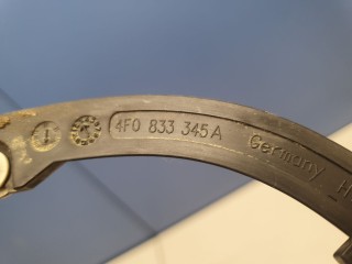 Кронштейн уплотнителя двери задней левой, ориг. номер 4F0833345A, Audi A6 C6 Allroad quattro 2008-2011