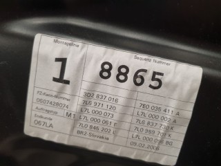 Кронштейн обшивки двери передней правой, ориг. номер 95553173000, Porsche Cayenne 955 957 2002-2007