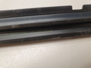 Накладка стекла передней правой двери, ориг. номер 1T0837472B5AP, Volkswagen Touran 2010-2015