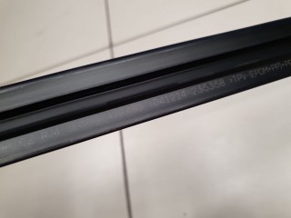 Накладка стекла передней левой двери, ориг. номер 5E0837479, Skoda Octavia A7 2013-2017