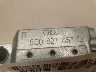 Кронштейн двери багажника правый, ориг. номер 8E0827657H, Audi A8 S8 D4 2013-2017