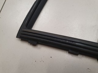 Уплотнитель стекла передней левой двери, ориг. номер 6821647010, Toyota Prius W50