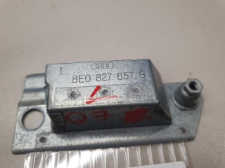Кронштейн двери багажника левый, ориг. номер 8E0827657G, Audi Q7 4L 2009-2015