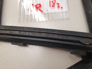 Уплотнитель стекла передней правой двери, ориг. номер 6821547010, Toyota Prius W50