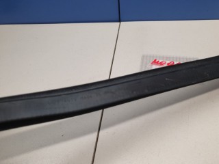 Накладка стекла передней правой двери, ориг. номер 1038406-00-A, Tesla Model S 2012-2016