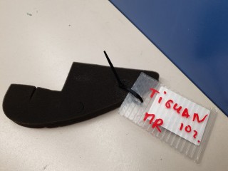 Уплотнитель крышки правого зеркала, ориг. номер 5N0857934B, Volkswagen Tiguan 2011-2019