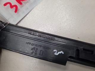Молдинг стекла задней правой двери, ориг. номер 9811240680, Peugeot 3008 P84