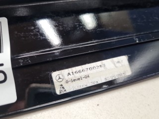 Накладка стекла заднего правого глухого, ориг. номер A1666700287, Mercedes GL-klasse X166 GL GLS 2012-2016