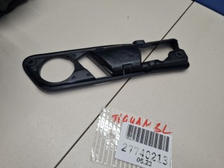 Кронштейн ручки задней левой внутренней, ориг. номер 5N0839197, Volkswagen Tiguan 2011-2019