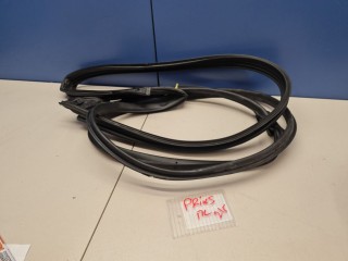Уплотнитель двери передней левой, ориг. номер 6786247050, Toyota Prius W50