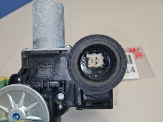 Моторчик стеклоподъёмника передний левый, ориг. номер 8572047140, Toyota Prius W50