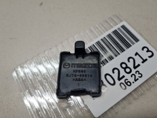 Заглушка накладки двери багажника, ориг. номер BJT650819, Mazda 3 BM 2013-2016