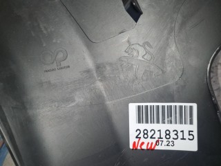 Накладка переднего бампера правая, ориг. номер 9810869777, Peugeot 3008 P84