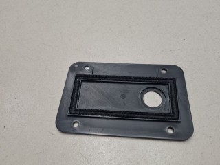 Кронштейн кнопки открывания багажника, ориг. номер KH4003723, Nissan X-Trail T32 2013-2019