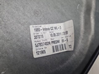 Кронштейн стеклоподъемника передней правой двери, ориг. номер 5J7837462, Skoda Roomster 2010-2015
