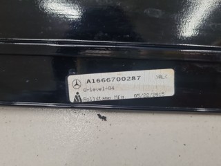 Накладка стекла заднего правого глухого, ориг. номер A1666700287, Mercedes GL-klasse X166 GL GLS 2012-2016