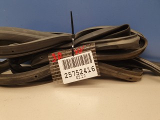 Уплотнитель двери задней правой, ориг. номер 63512FJ000, Subaru XV G33 G43