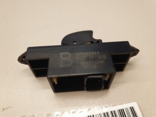 Кнопка стеклоподъемника, ориг. номер MR587944, Mitsubishi Outlander CW XL