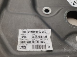 Кронштейн стеклоподъемника передней левой двери, ориг. номер 3T0837401B, Skoda Superb 3T 2008-2013