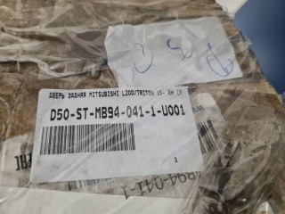 Дверь правая задняя, ориг. номер STMB940411, Mitsubishi L200 KK KL