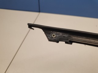 Накладка стекла передней правой двери, ориг. номер LR058620, Land Rover Discovery Sport 2014-2019