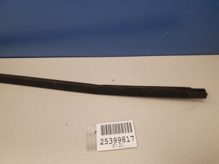 Накладка стекла передней правой двери, ориг. номер LR058620, Land Rover Discovery Sport 2014-2019