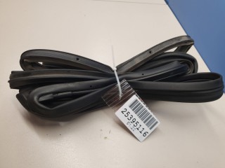Уплотнитель передней правой двери, ориг. номер 63511FJ000, Subaru XV G33 G43