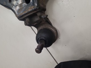 Рычаг передний нижний правый, ориг. номер 480680K090, Toyota Hilux N125