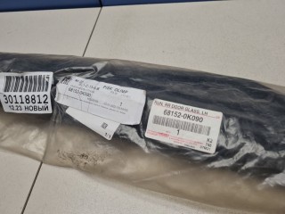 Уплотнитель стекла двери задний левый, ориг. номер 681520K090, Toyota Fortuner GGN155