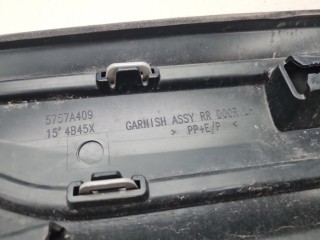 Молдинг двери левый задний, ориг. номер 5757A409, Mitsubishi Outlander GF