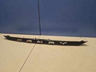 Накладка крышки багажника, ориг. номер 7680133660, Toyota Camry V70