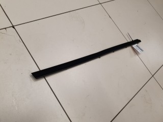 Накладка стекла передней правой двери, ориг. номер 681710D110, Toyota Yaris 2010-2014