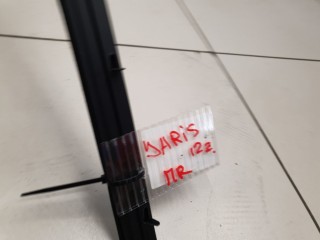 Накладка стекла передней правой двери, ориг. номер 681710D110, Toyota Yaris 2010-2014
