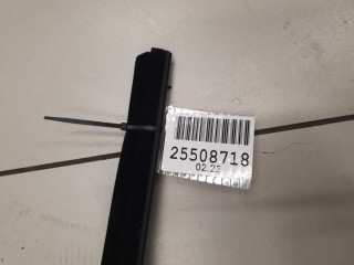 Накладка стекла передней правой двери, ориг. номер 681710D110, Toyota Yaris 2010-2014