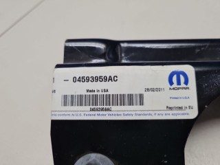 Кронштейн вакуумного насоса, ориг. номер 04593959AC, Jeep Grand Cherokee WK2 2010-2013